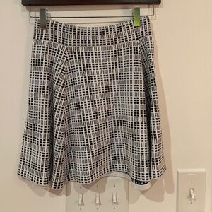 Theory Black & White Skirt Size Petite in excellent condition!